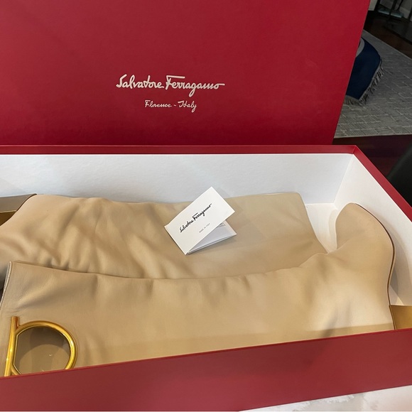 Salvatore Ferragamo AVIO tall Italian leather boots - Picture 3 of 10